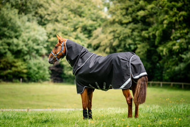 Horseware Ireland Rambo 1680D Plus Turnout Rug 100G Black / Thunderstorm Grey & Silver