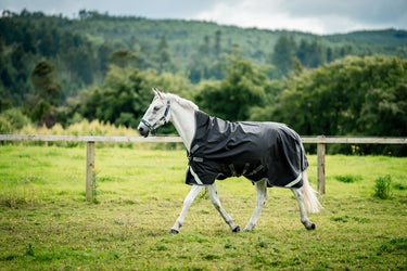 Horseware Ireland Rambo 1680D Wug Turnout Rug 200G Black / Thunderstorm Grey & Silver