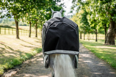 Horseware Ireland Rambo 1680D Turnout Rug 100G Black / Thunderstorm Grey & Silver
