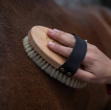 Cameo The Finishing Touch Body Brush Maple With Horsehair| Online For Equine