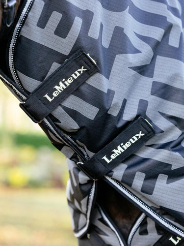 LeMieux Arika Reflective 0g Turnout Rug Black