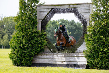 LeMieux Loire Classic Close Contact Square Hunter Green