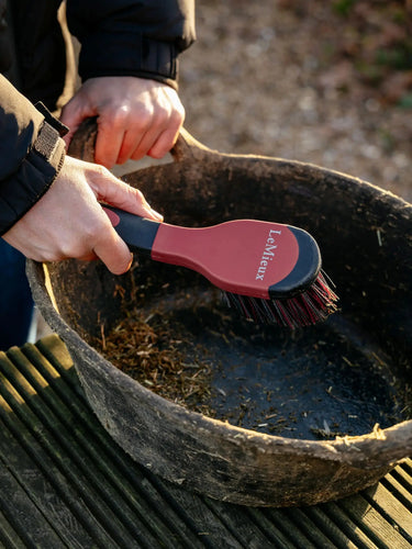 LeMieux Bucket Brush Black/Red| Online For Equine