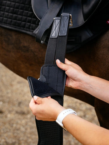 LeMieux Hunter Girth with Detachable Non-Slip Liner Black| Online For Equine